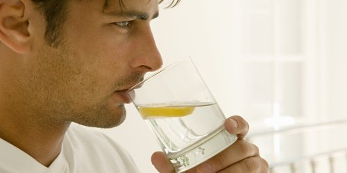 Як правильно застосовувати натщесерце воду з медом?
