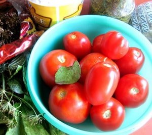 Рецепт малосольних помідорів швидкого приготування в пакеті