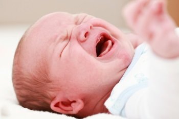 Як лікувати кандидоз мовою у новонародженого?