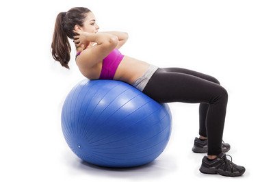 Які вправи на мячі допоможуть схуднути в області живота і боків?