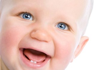 В якому порядку прорізуються зубки у малюків?