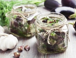 Рецепт швидких маринованих баклажанів з часником і зеленню