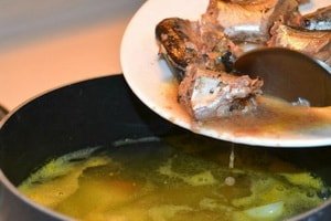 Смачний рибний суп з консервів «Сайра»