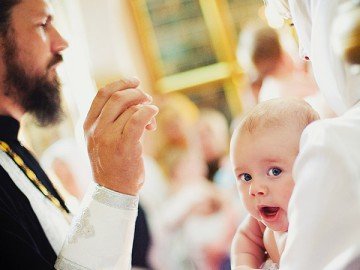 Хрещення дитини: як правильно охрестити малюка?