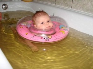 На який день після виписки можна купати малюка?