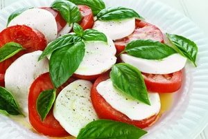 Класичний рецепт італійського салату Капрезе