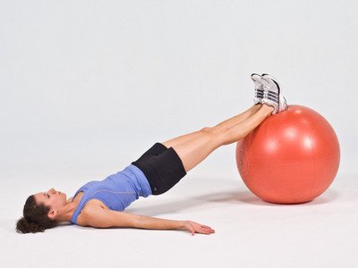 Топ 10 вправ з фітболом, які допоможуть зміцнити всі мязи тіла?