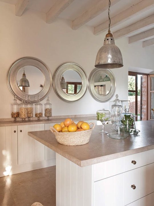 Як прикрасити кухню дзеркалами
