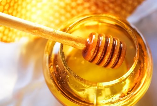 Як правильно застосовувати натщесерце воду з медом?