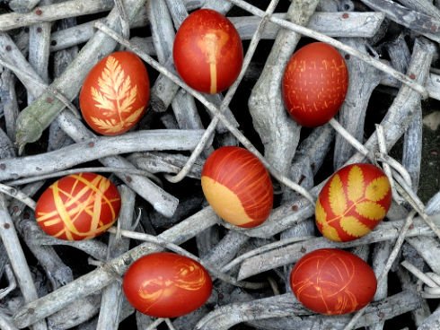 Чим фарбувати яйця на Великдень? В які кольори фарбувати великодні яйця?
