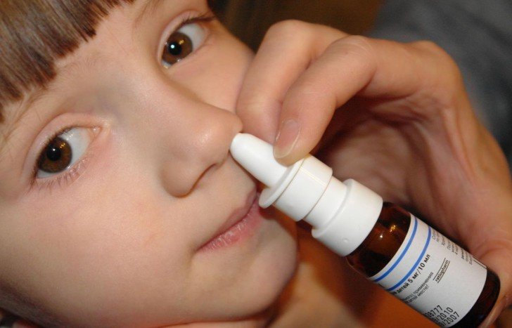 Як і чим правильно промивати ніс при нежиті і закладеності в домашніх умовах: засоби для дітей