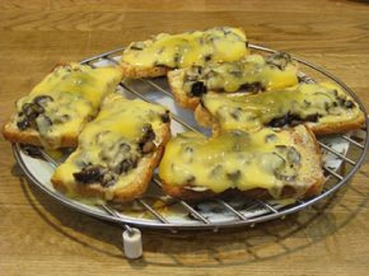 Бутерброди з баклажанами, помідорами і часником – 3 смачних рецепту закуски з баклажанів