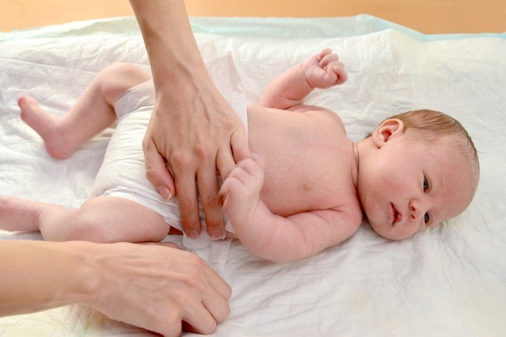 Що робити при зеленому проносі у немовляти і дитини старше 1 року: причини і схеми лікування