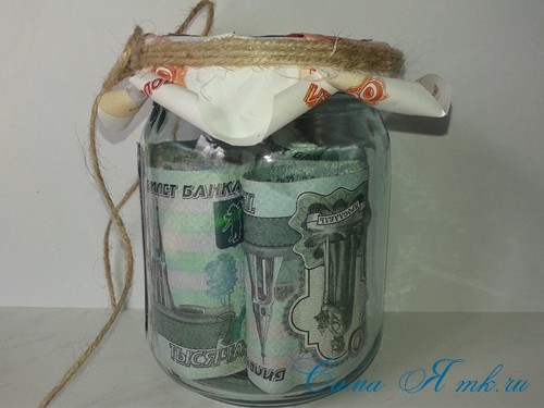 Як оригінально подарувати гроші на весілля: грошова банку