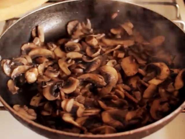 Грибний суп з сухих, свіжих або заморожених грибів. Фото і відео рецепти