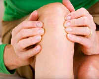Чому болять коліна, що робити, чим лікувати в домашніх умовах