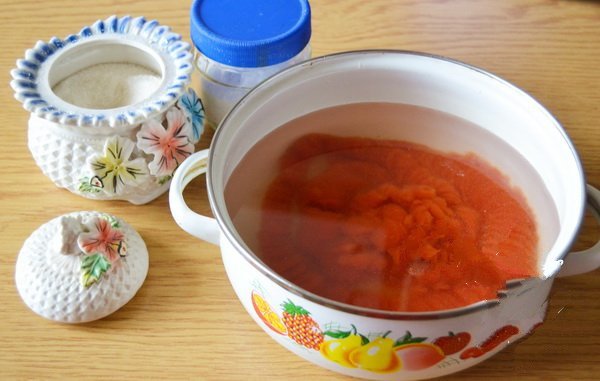 Огірки в томатній заливці, з помідорами і з кетчупом. 3 рецепта — пальчики оближеш!