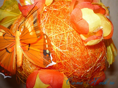 Яскраве деревце топіари з сизалю різного кольору «Метелики»
