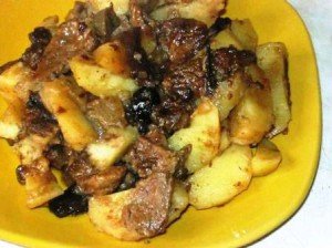 Печеня з яловичиною і чорносливом | Смачні рецепти