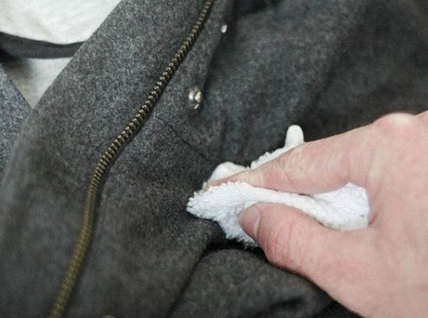 Як правильно випрати пальто?