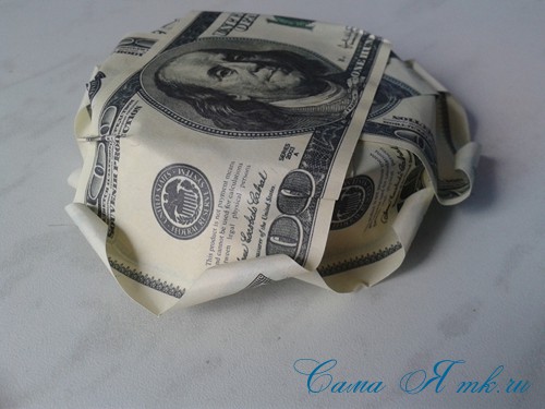 Як оригінально подарувати гроші на весілля: грошова банку