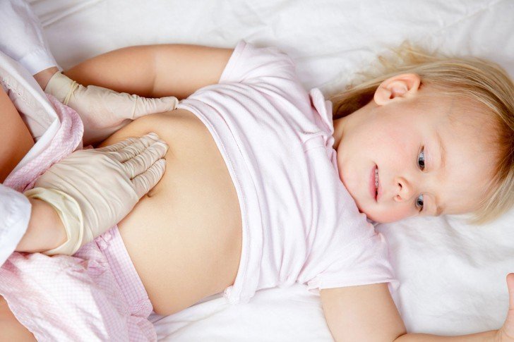 Що робити, якщо у дитини нудота і блювота без температури і проносу: причини і лікування