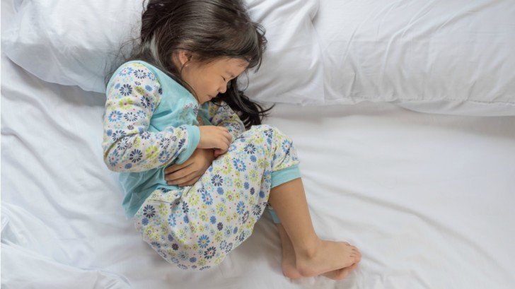Що робити, якщо у дитини сильно болить живіт, які препарати можна дати: огляд ліків і домашніх засобів