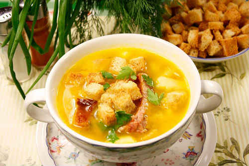 Гороховий суп з копченостями — класичний, з реберцями, в мультиварці