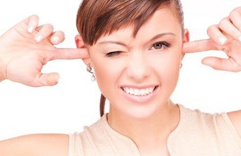 Що робити, якщо заклало вухо: причини, допомога в домашніх умовах