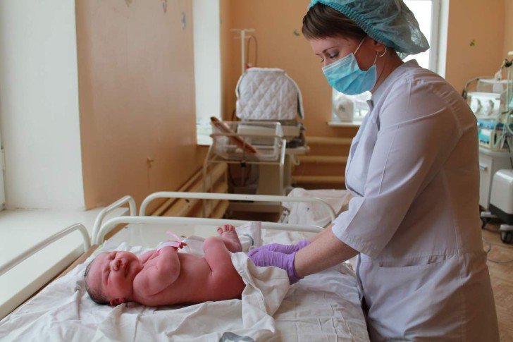 Проведення неонатального скринінгу новонароджених у пологовому будинку на спадкові захворювання: аналіз крові з пятки