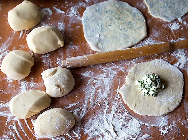 Пиріжки з сиром в мультиварці: рецепт приготування