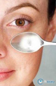 Чому набрякають верхні повіки очей і нижні, з якими заболеваиями це може бути повязано