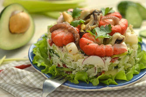 Салати з авокадо і огірків — рецепти з помідорами, креветками, тунцем, куркою