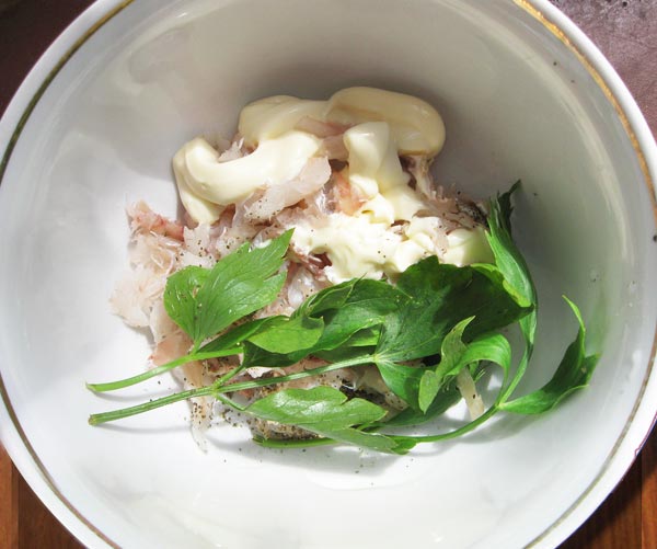 Запечена риба з картоплею в мультиварці: рецепт приготування