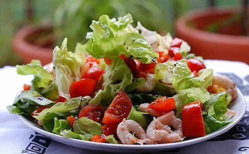 Салати з авокадо і огірків — рецепти з помідорами, креветками, тунцем, куркою