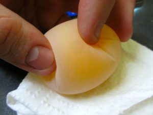 Чому кури несуть яйця без шкаралупи? Основні причини