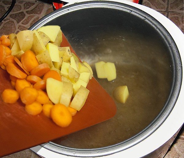 Яловичина з картоплею в мультиварці: рецепт приготування