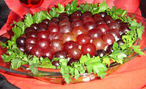 Салат Тіффані з куркою і виноградом — рецепти шарами, з грибами, горіхами