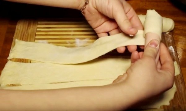 Сосиски в тісті в мультиварці: рецепт приготування