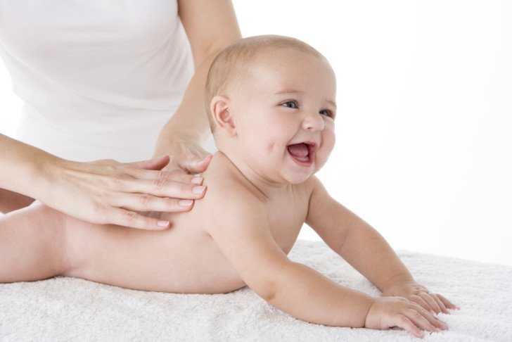 Як допомогти немовляті відкашлятися: що можна зробити в домашніх умовах для виведення мокротиння у дитини?