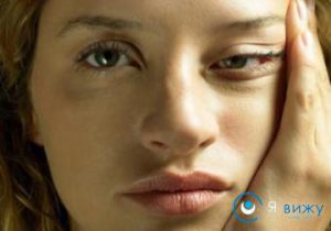 Чому набрякають очі сильно, після ночі або сну, зверху, правий, лівий або обидва у дорослого і дитини