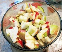 Як приготувати пиріг в мультиварці з яблуками: рецепт приготування