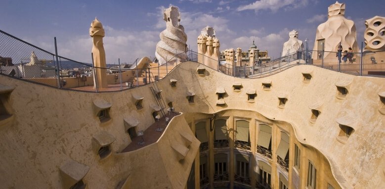 Будинок Міла в Барселоні: історія, фото