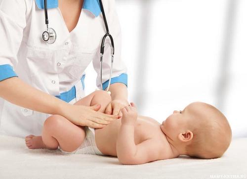 Що робити якщо болить живіт у немовляти, симптоми і лікування