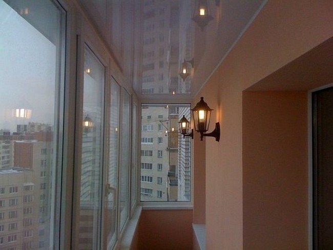 Зробити світло на балконі своїми руками можна швидко і красиво