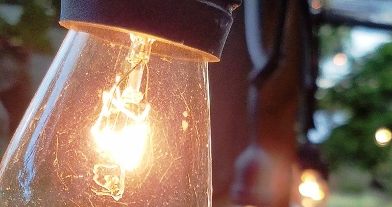 Лампочки розжарювання проти енергозберігаючих ламп