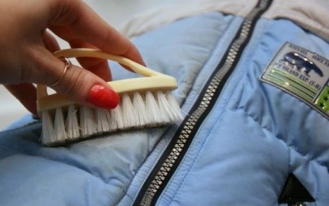 Як правильно прати куртку та інші вироби з биопухом в пральній машинці і вручну?