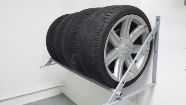 Як правильно зберігати автомобільні шини (зимові та літні) з дисками і без в гаражі? – корисні поради