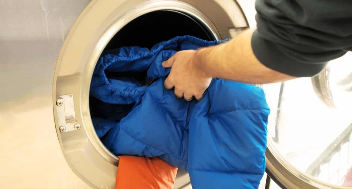 Стираємо мембранний одяг правильно в пральній машинці і вручну – засоби для чищення, відповідна температура і сушка