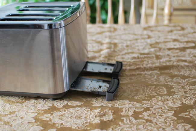 Чистимо тостер всередині і зовні в домашніх умовах (крихти та нагар) – ефективні народні засоби і докладна інструкція з відео